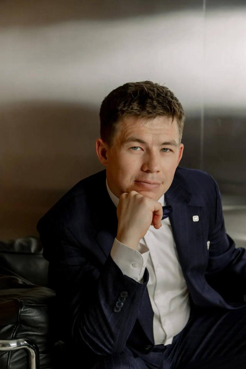 Портрет Максим Никифоров